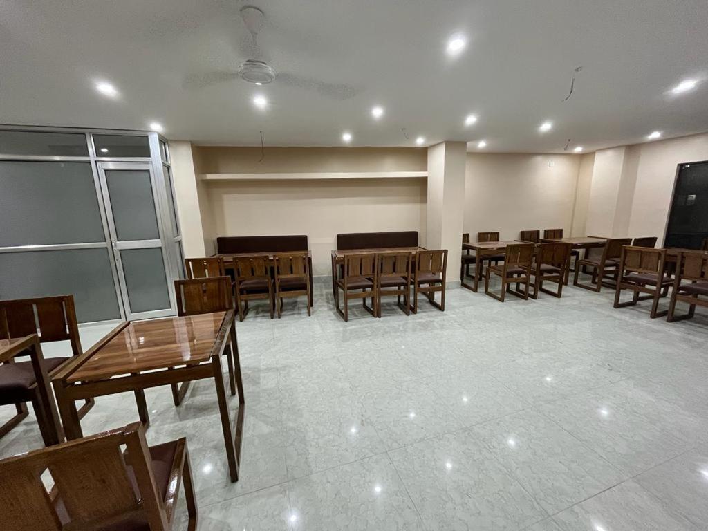 Hotel Magic Square غاواهاتي المظهر الخارجي الصورة